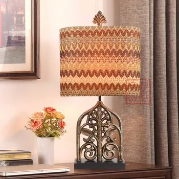 Amerikai kivágott Tibeti mintás asztali lámpa Európai klasszikus nappali, hálószoba modell szoba dekoratív asztali lámpa