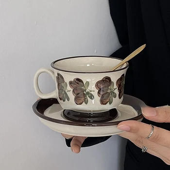 Kávés csésze, csészealjjal, kézzel festett, barna hangzatos rose latte kupa délutáni tea